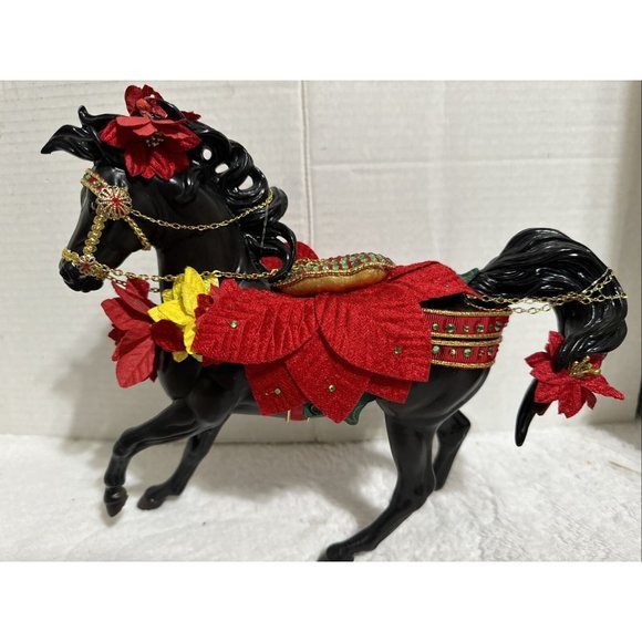 Traditional Breyer 2012 Christmas Holiday Horse Noche Buena